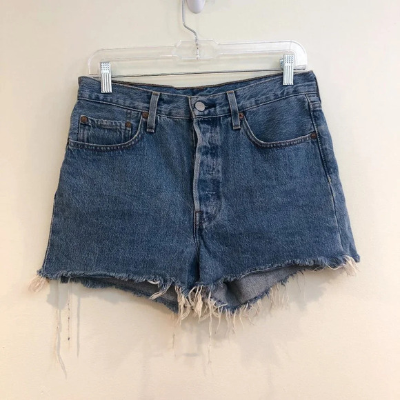 Levi's 501 Light Wash Button Fly Classic High Waist Denim Shorts Women's 29 - Picture 2 of 9